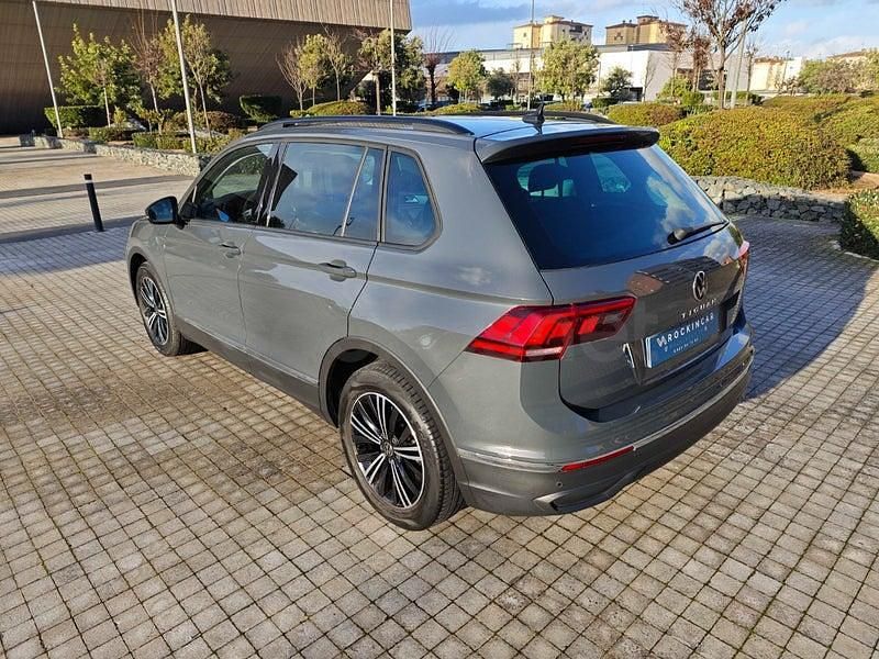 Usado VW Tiguan Life 150 CV (110 kW) 2022 Gris / plata SUV