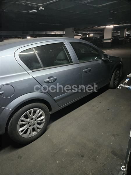 Usado Opel Astra Enjoy 115 CV (84 kW) 2009 Gris / plata Berlina