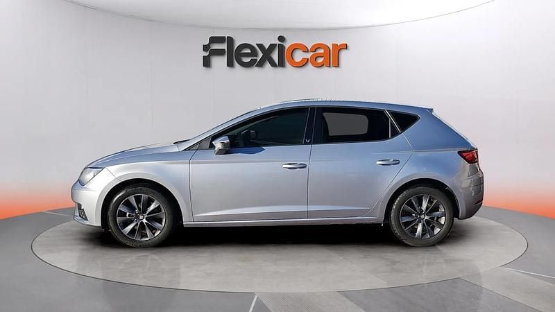 Usado Seat Leon ST Style 131 CV (96 kW) 2020 Gris Familiar