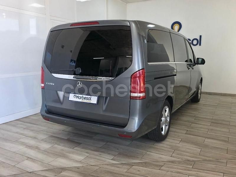Usado Mercedes V220 Avantgarde 163 CV (119 kW) 2020 Gris / plata Monovolumen