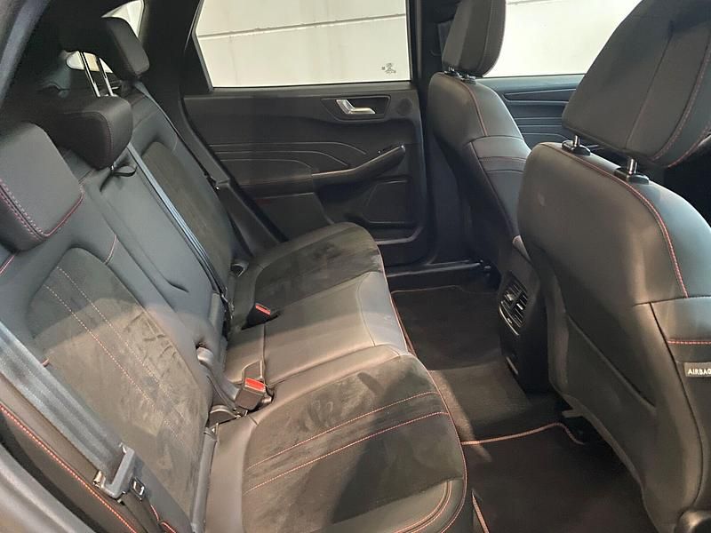 Usado Ford Kuga ST-Line X 243 CV (178 kW) 2024 Gris SUV