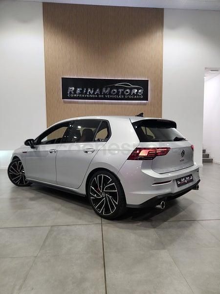 Usado VW Golf VIII GTI 245 CV (180 kW) 2021 Gris / plata Berlina