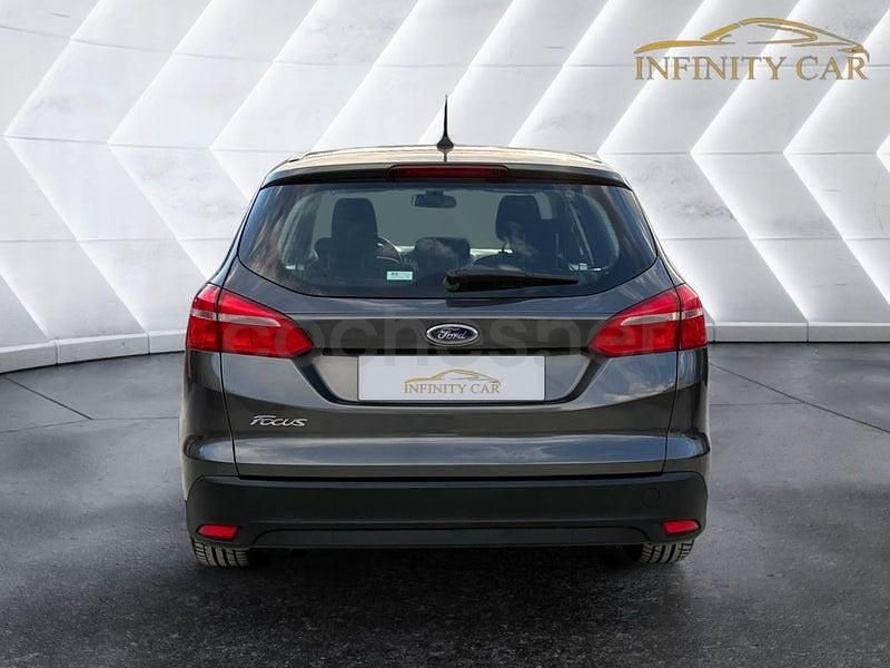 Usado Ford Focus Business Edition 125 CV (91 kW) 2017 Gris / plata Familiar