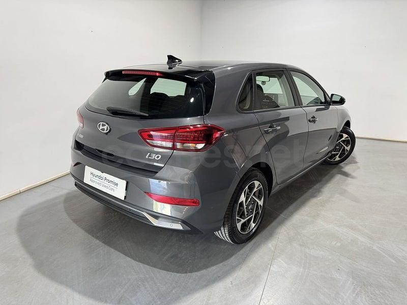 Usado Hyundai i30 96 CV (70 kW) 2024 Gris / plata Berlina