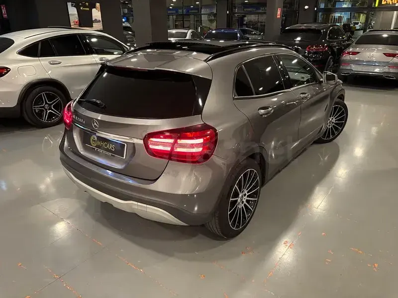 Usado Mercedes GLA200 136 CV (100 kW) 2019 Gris / plata SUV