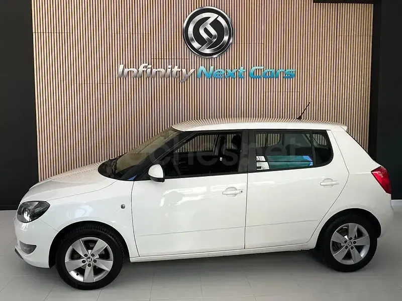 Usado Skoda Fabia 69 CV (50 kW) 2013 Blanco Berlina