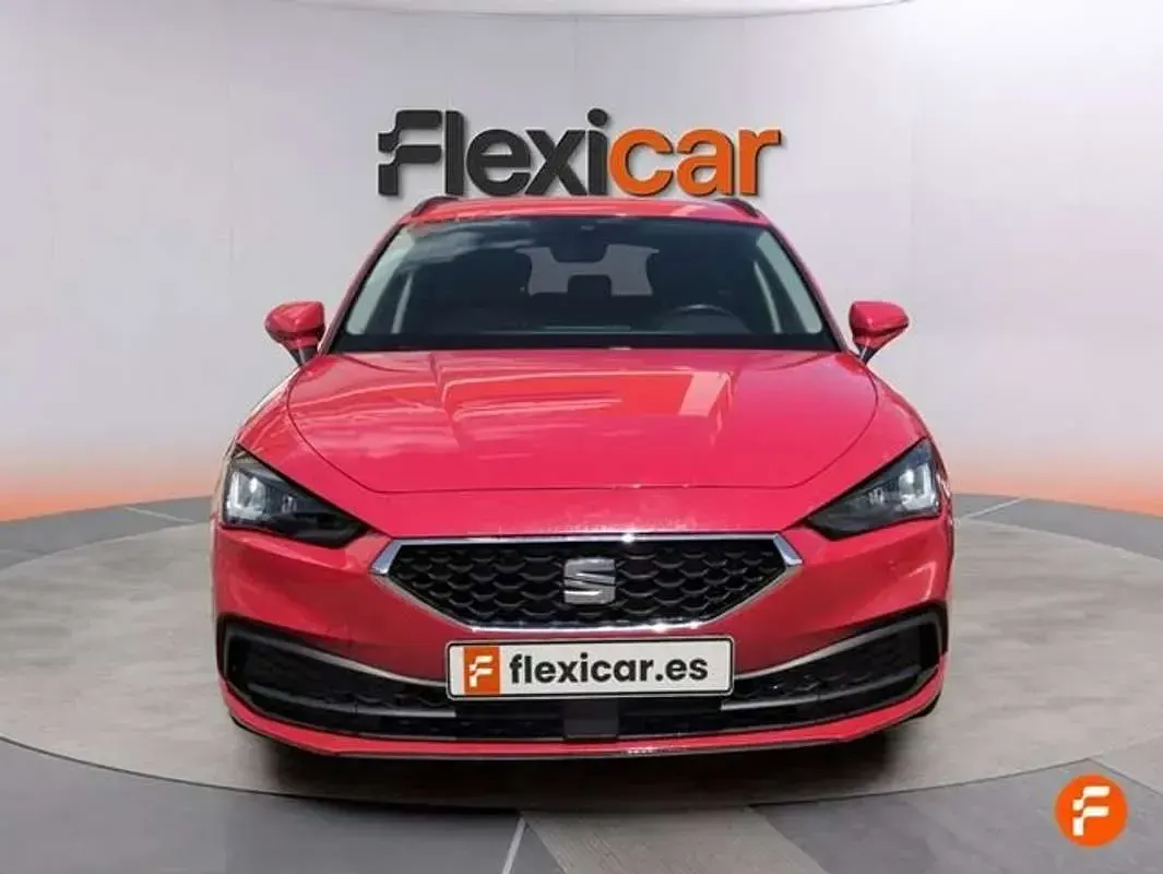 Usado Seat Leon Style 110 CV (80 kW) 2023 Rojo Utilitario