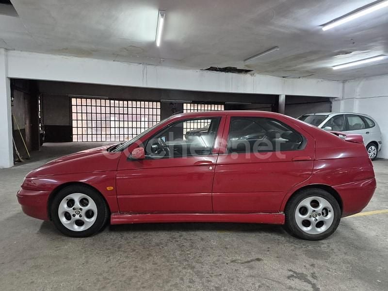 Rojo Usado 2000 Alfa Romeo 146 Utilitario | 2170 € - Imagen 1/4