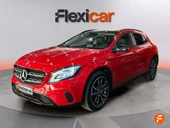 Usado Mercedes GLA180 122 CV (89 kW) 2019 Rojo SUV