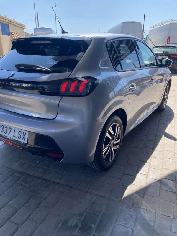 Usado Peugeot 208 Allure 102 CV (75 kW) 2021 Gris Utilitario