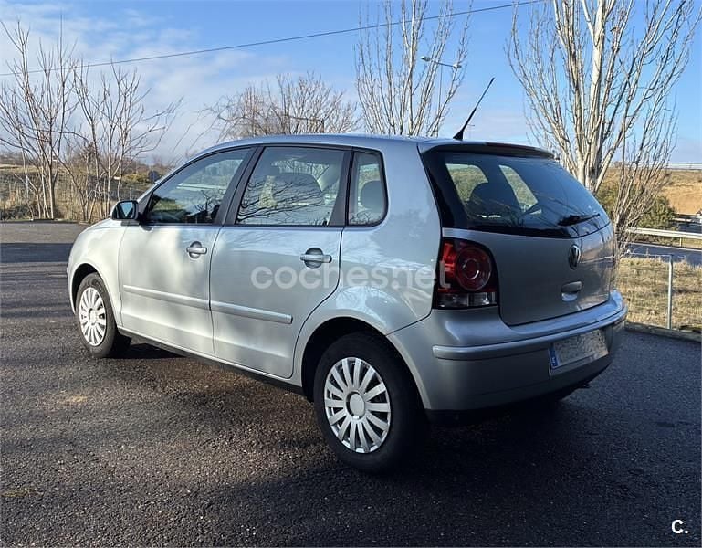 Usado VW Polo Highline 80 CV (58 kW) 2007 Gris / plata Utilitario