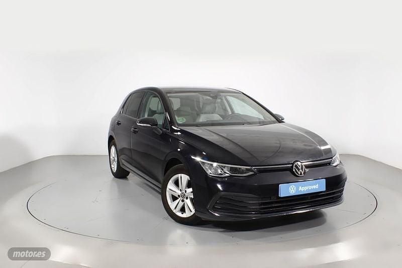 Negro Usado 2022 VW Golf VIII Life Berlina | 24.300 € (Un poco caro) - Imagen 1/4