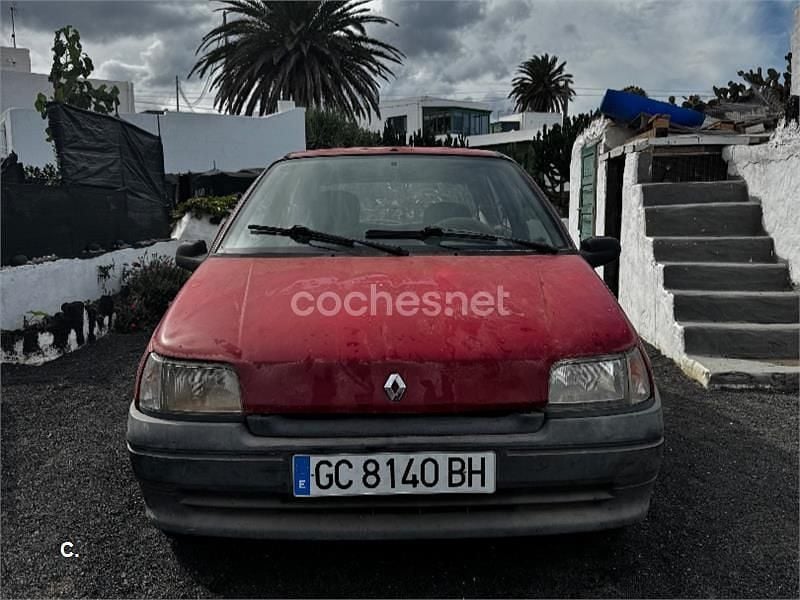 Usado Renault Clio 60 CV (44 kW) 1995 Rojo Berlina