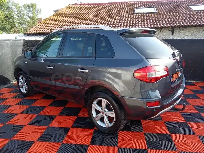 Usado Renault Koleos Bose Edition 150 CV (110 kW) 2010 Gris / plata SUV