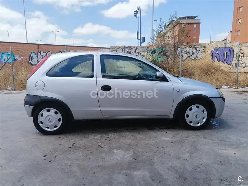 Usado Opel Corsa Comfort 75 CV (55 kW) 2002 Blanco Utilitario