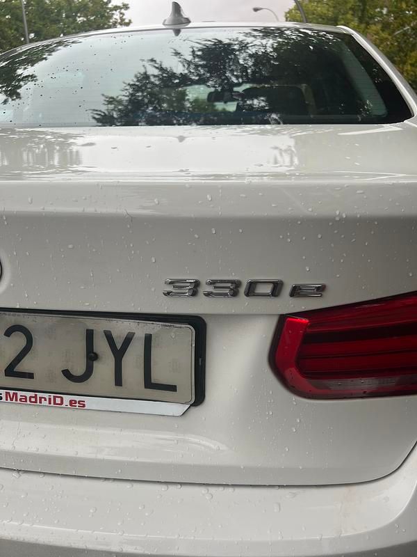 Usado BMW 330e 254 CV (186 kW) 2017 Blanco polar Berlina