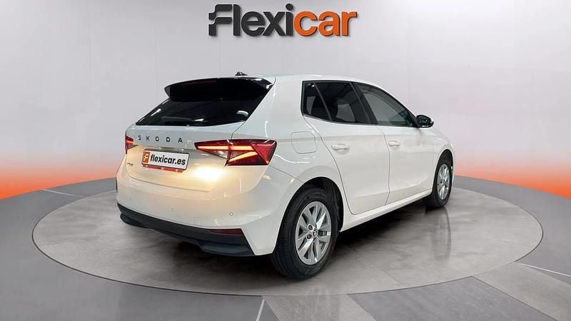 Usado Skoda Fabia Selection 95 CV (69 kW) 2024 Blanco Utilitario