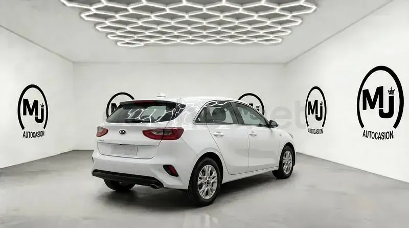 Usado Kia Ceed 136 CV (100 kW) 2022 Blanco Utilitario