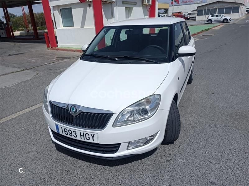 Blanco Usado 2011 Skoda Fabia Berlina | 3200 € (Buen precio) - Imagen 1/4