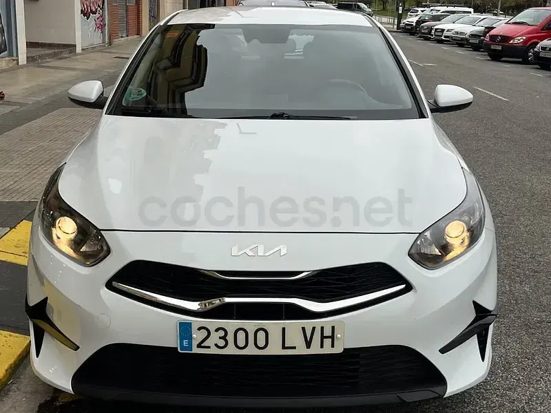 Usado Kia Ceed 100 CV (73 kW) 2021 Blanco Utilitario