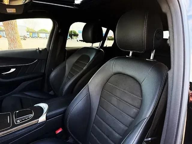 Używany Mercedes GLC300 AMG line 245 KM (180 kW) 2021 Czarny Coupe