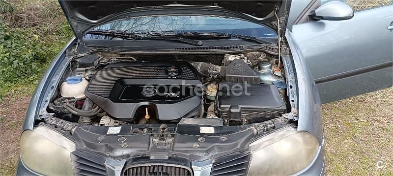 Usado Seat Cordoba Reference 100 CV (73 kW) 2004 Azul Berlina