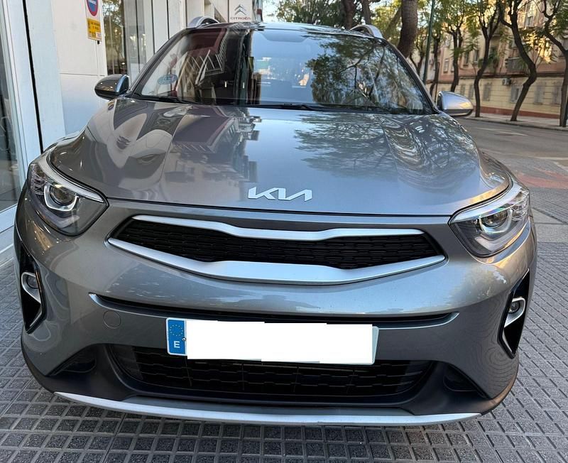 Usado Kia Stonic 84 CV (61 kW) 2023 Gris SUV