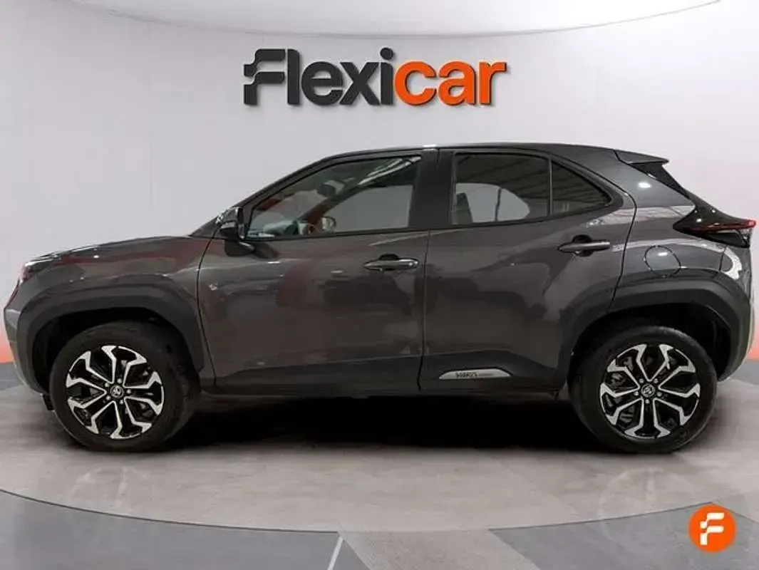Usado Toyota Yaris Cross Style 116 CV (85 kW) 2022 Gris SUV