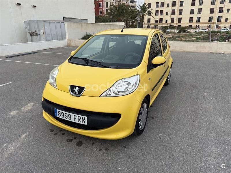Usado Peugeot 107 68 CV (50 kW) 2007 Amarillo Utilitario