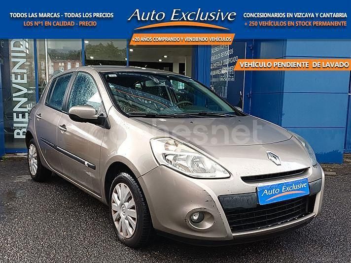 Beige Usado 2008 Renault Clio II Dynamique Berlina | 3240 € (Precio justo) - Imagen 1/4