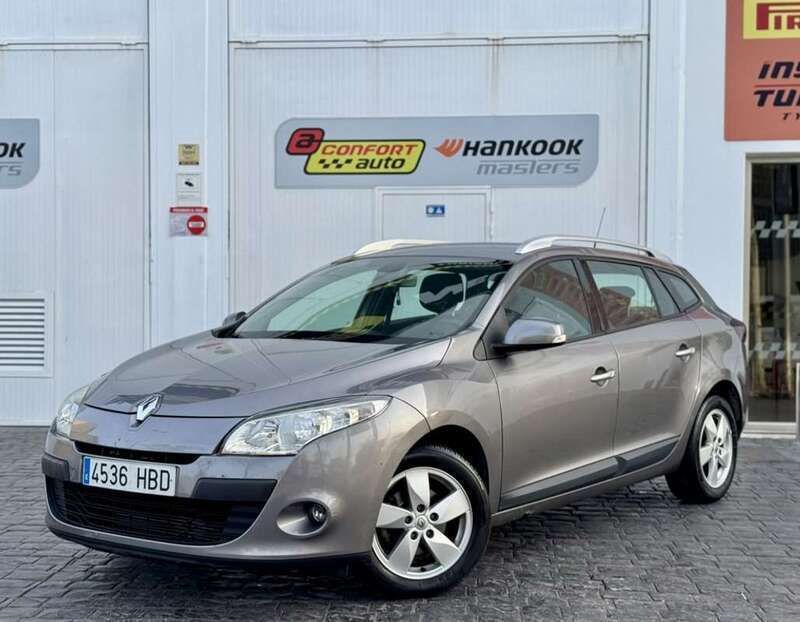 Gris Usado 2010 Renault Mégane GrandTour Dynamique Familiar | 4999 € (Precio justo) - Imagen 1/4