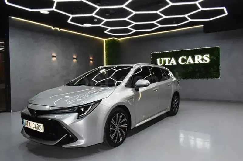 Usado Toyota Corolla Sport 122 CV (89 kW) 2022 Gris / plata Familiar
