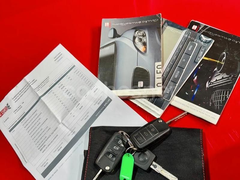 Usado Seat Leon Copa 90 CV (66 kW) 2011 Rojo Berlina