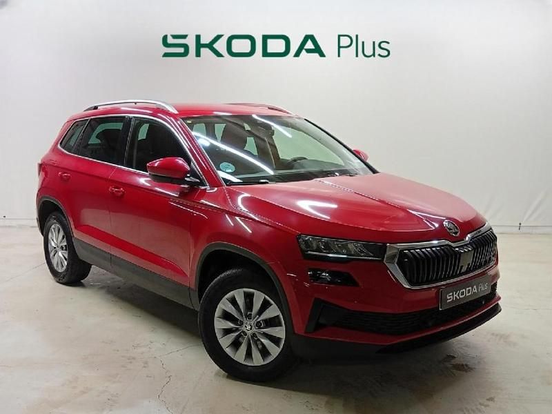 Rojo Usado 2024 Skoda Karoq Selection SUV | 27.900 € (Un poco caro) - Imagen 1/4