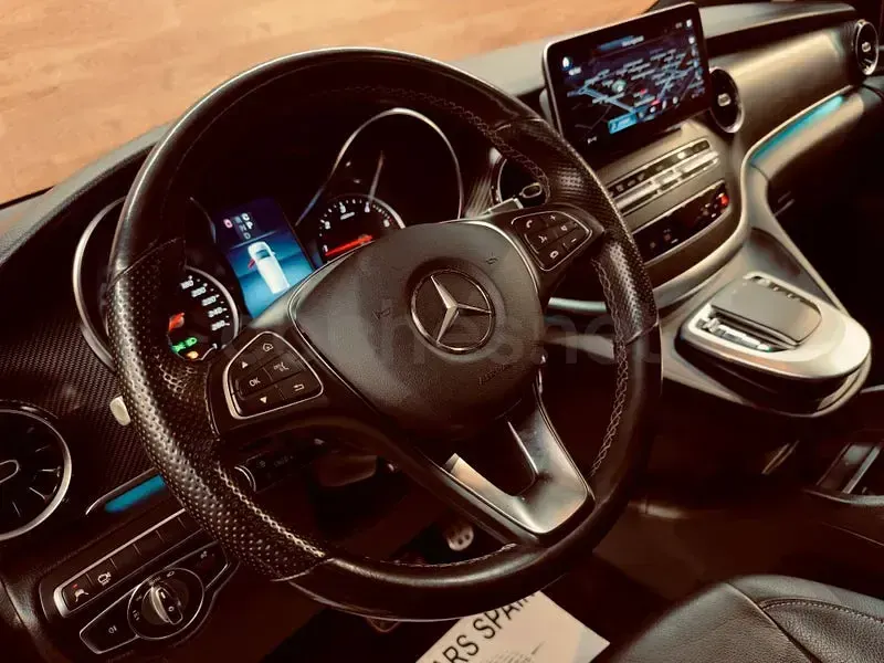 Usado Mercedes V300 Avantgarde 239 CV (175 kW) 2021 Negro Monovolumen