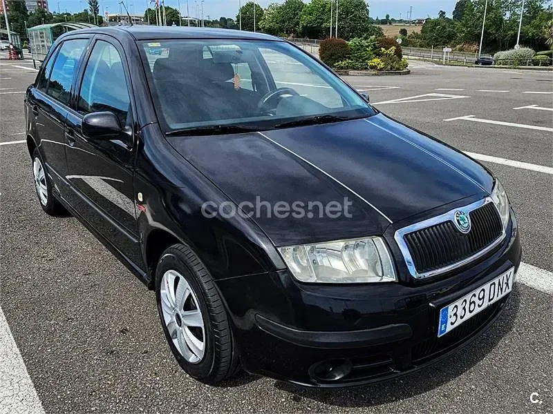Usado Skoda Fabia 64 CV (47 kW) 2005 Negro Berlina