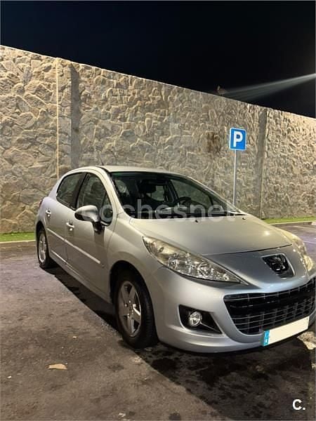 Usado Peugeot 207 Active 70 HP (51 kW) 2012 Cinzento Sedan
