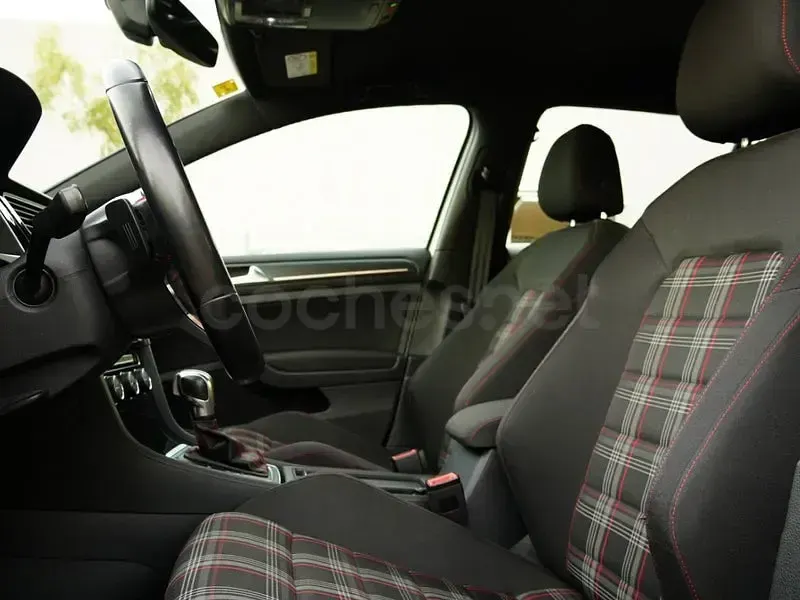 Usado VW Golf VIII GTI 245 CV (180 kW) 2020 Blanco Berlina