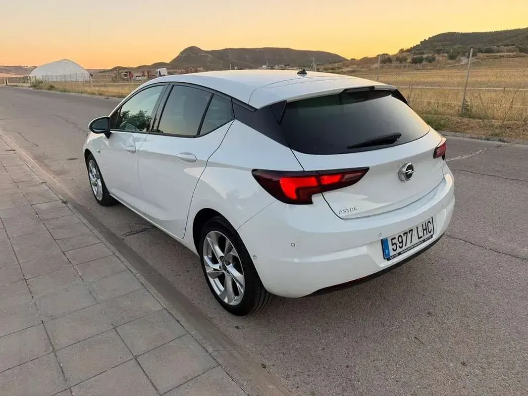 Usado Opel Astra 105 CV (77 kW) 2020 Blanco Utilitario