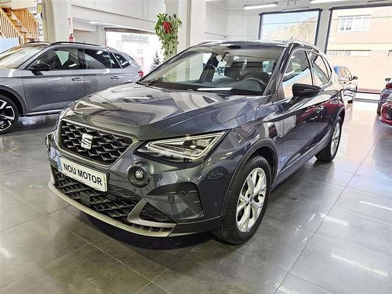 Usado Seat Arona FR 116 CV (85 kW) 2024 Gris SUV