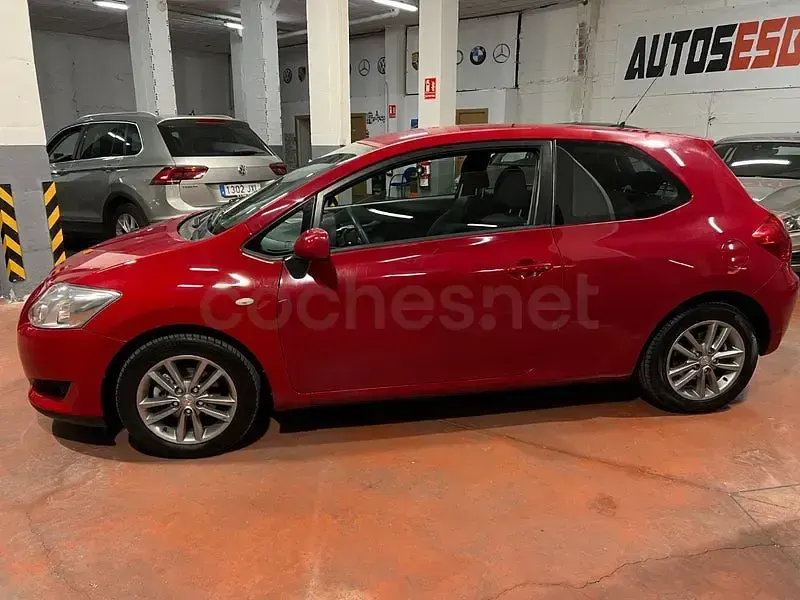 Usado Toyota Auris 101 CV (74 kW) 2009 Rojo Utilitario