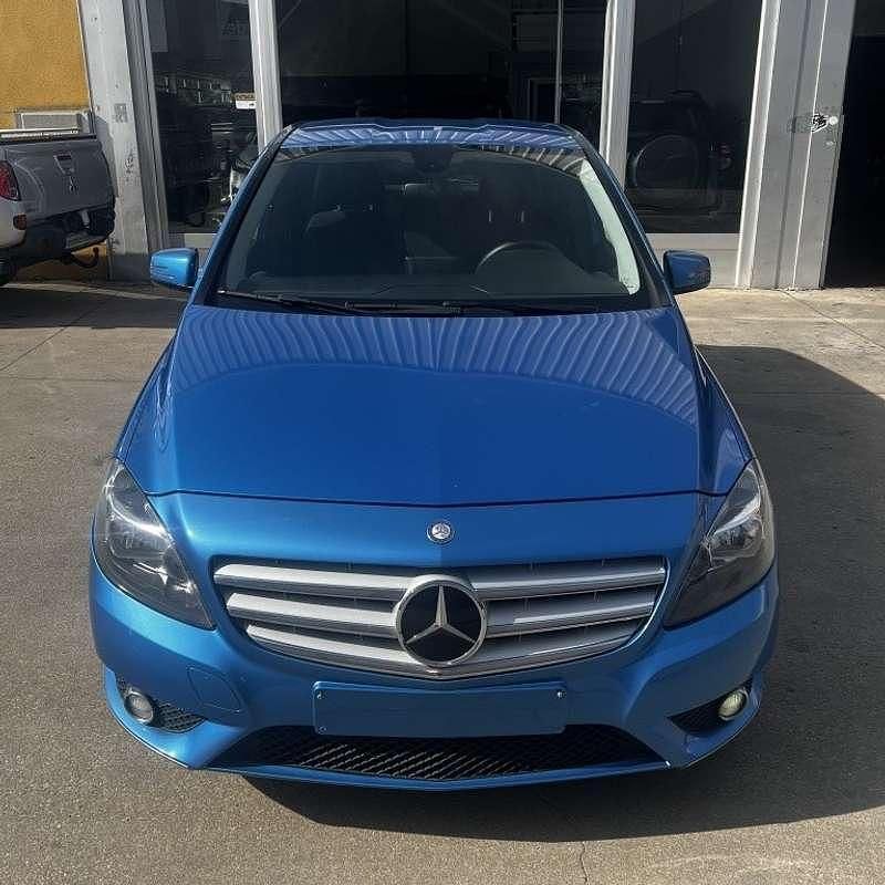 Usado Mercedes B180 109 CV (80 kW) 2013 Azul Monovolumen