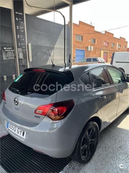Gris / plata Usado 2010 Opel Astra Sport Berlina | 5600 € (Precio justo) - Imagen 1/4