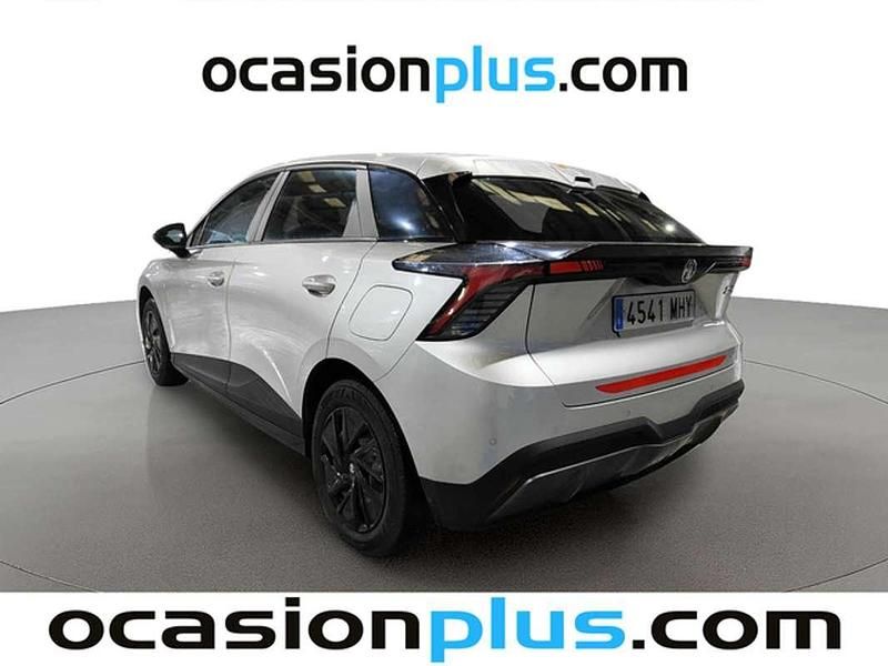 Usado MG MG4 EV 125 kW (170 CV) 2023 Plateado Utilitario