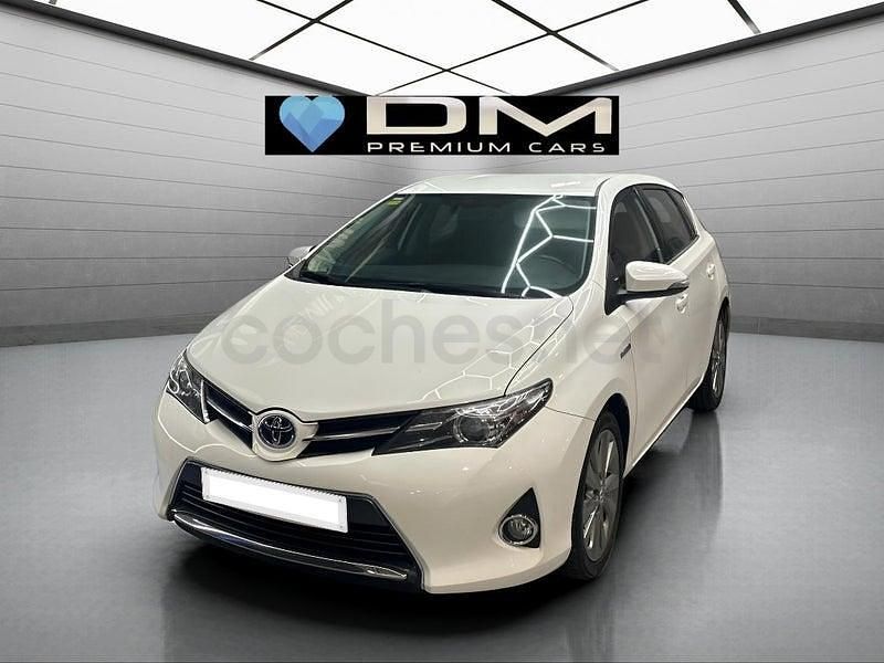 Usado Toyota Auris Hybrid Active 136 CV (100 kW) 2013 Blanco Berlina