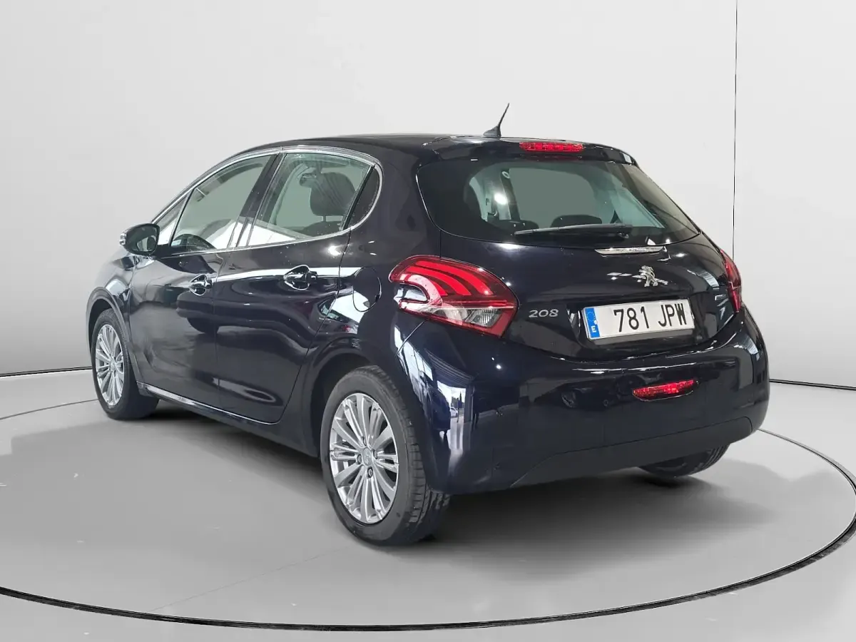 Usado Peugeot 208 Allure 82 CV (60 kW) 2016 Azul Utilitario