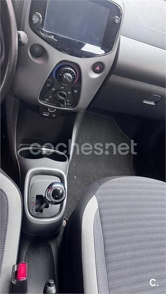 Usado Toyota Aygo x-style 72 CV (52 kW) 2020 Rojo Utilitario