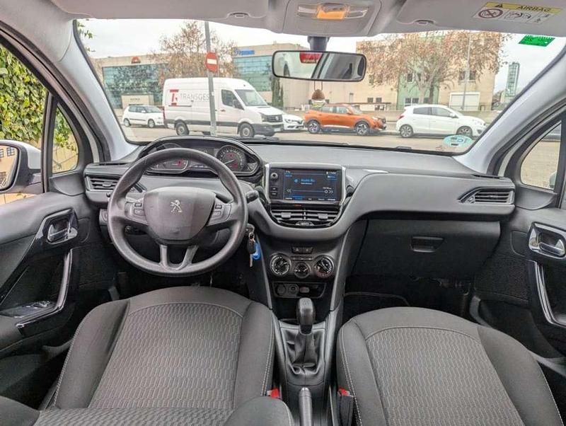 Usado Peugeot 208 Active 102 CV (75 kW) 2019 Blanco Utilitario