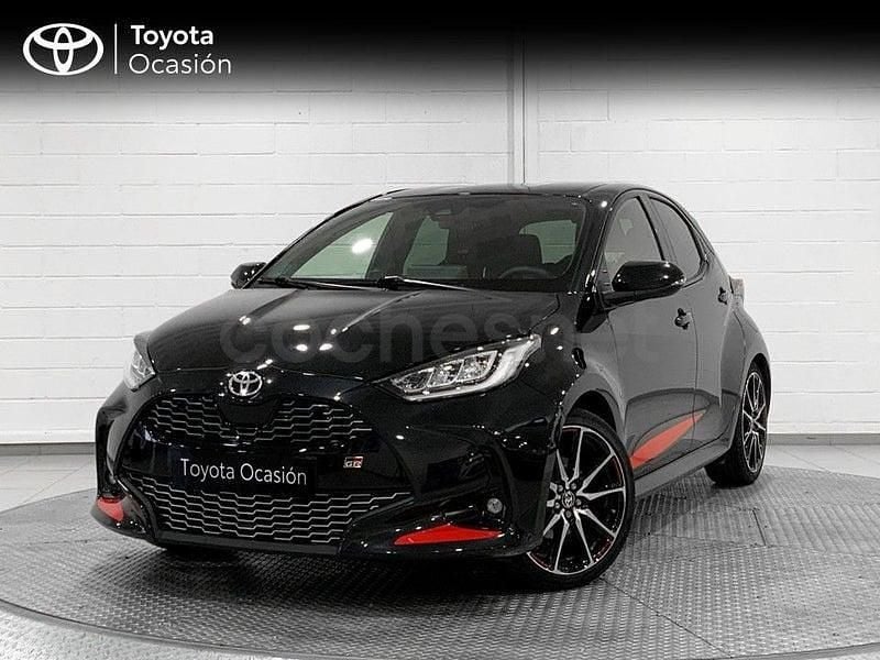 Negro Usado 2022 Toyota Yaris Hybrid Sport Berlina | 21.400 € (Un poco caro) - Imagen 1/4