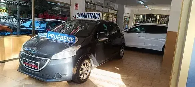 Usado Peugeot 208 Active 80 CV (58 kW) 2013 Gris Utilitario